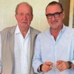 Juan Carlos I con Carlos Herrera en Abu Dhabi. (Foto: Instagram/@carlosherrera)