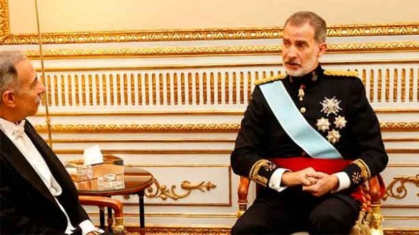 El Rey con el embajador-jefe de la Misión Diplomática de Palestina