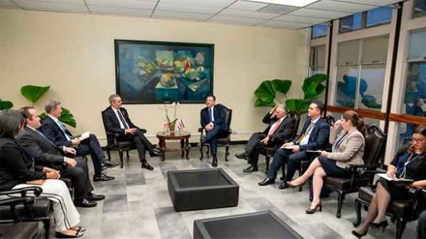 Luis Abinader en su encuentro con el presidente de Costa Rica