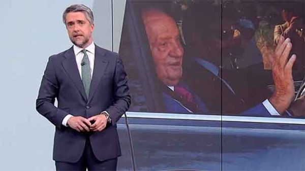 Juan Carlos I en su visita a La Zarzuela. (Foto: RTVE)
