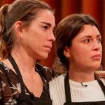 Teresa y Patricia tuvieron que colgar sus delantales. (Foto: RTVE)