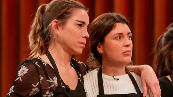 Teresa y Patricia tuvieron que colgar sus delantales. (Foto: RTVE)