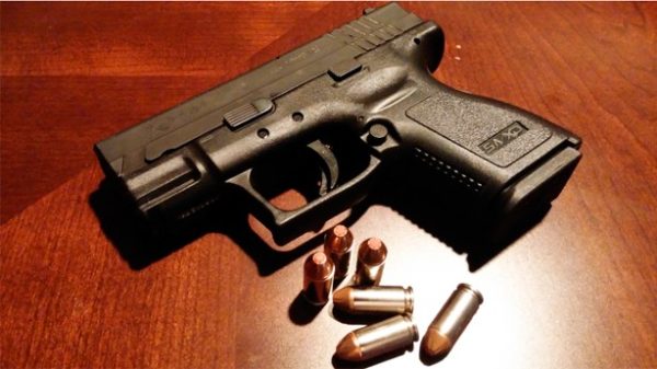 Dramático contrabando de armas. (Foto: Brett_Hondow/Pixabay)