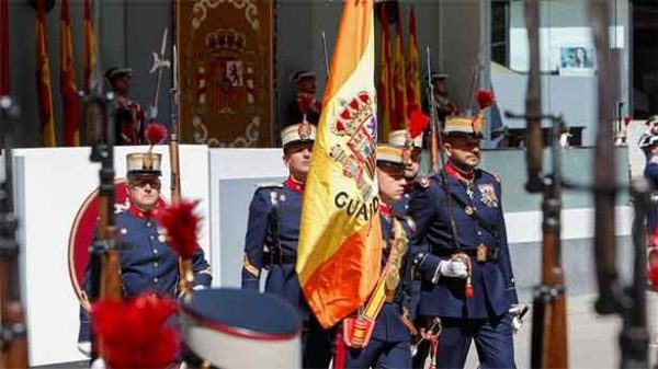 Los Reyes presidieron en Huesca el Día de las Fuerzas Armadas. (Foto: RTVE)