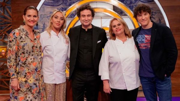 Carmina Barrios y Luna visitan a los aspirantes en la primera prueba. (Foto: RTVE)