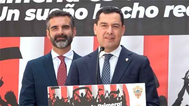 Juanma Moreno en su visita a Almería. (Foto: @JuanMa_Moreno)
