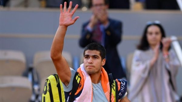 Carlos Alcaraz no tuvo su mejor día. (Foto: @rolandgarros)