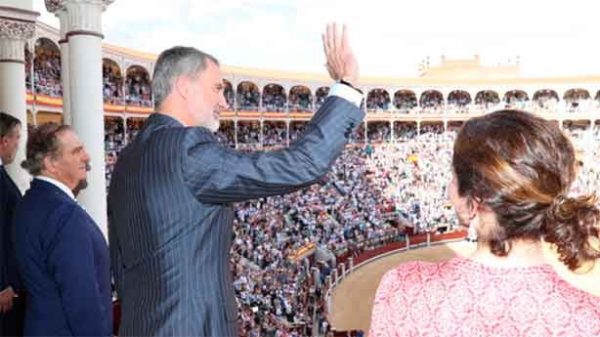 Una atronadora ovación para el Rey en la corrida de la Beneficiencia. (Foto: @CasaReal)