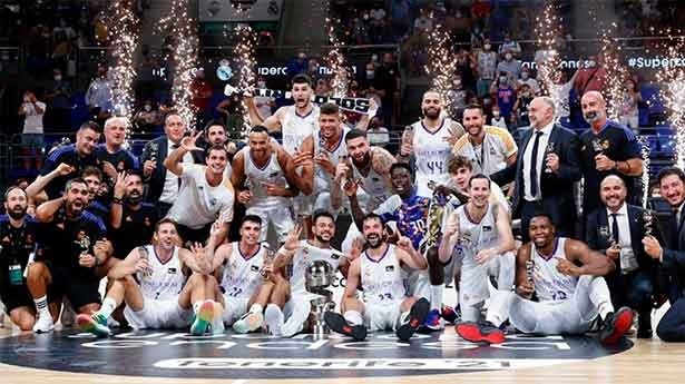 El mundo del baloncesto en vilo por la salud del entrenador del Real Madrid. (Foto: @PL)