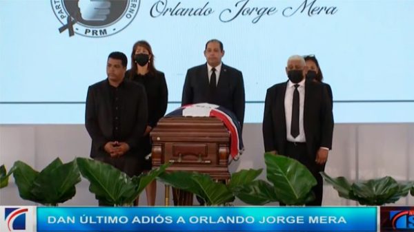 Emotiva ceremonia de despedida de Orlando Jorge Mera. (Foto: Captura Noticias SIN)