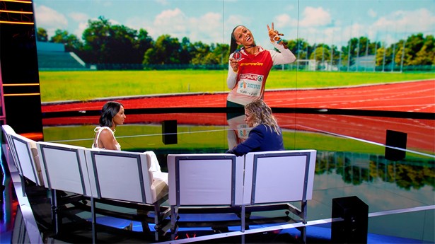 Ana Peleteiro con Toñi Moreno en Déjate querer. (Foto: Telecinco)