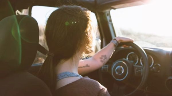 ¿Conducir a partir de los 16 años? (Foto de Logan Fisher en Unsplash)