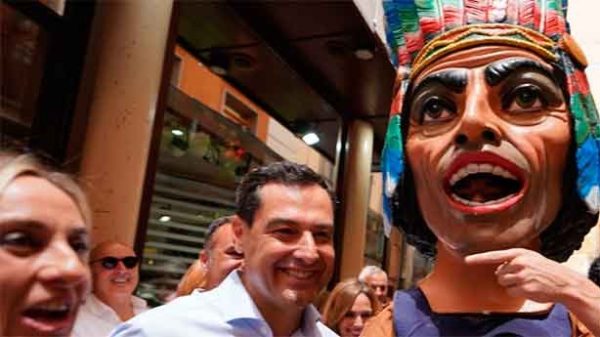 Juanma Moreno en las fiestas del Corpus en Granada. (Foto: JMB)