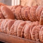 El pan de pita es riquísimo para mojar en humus