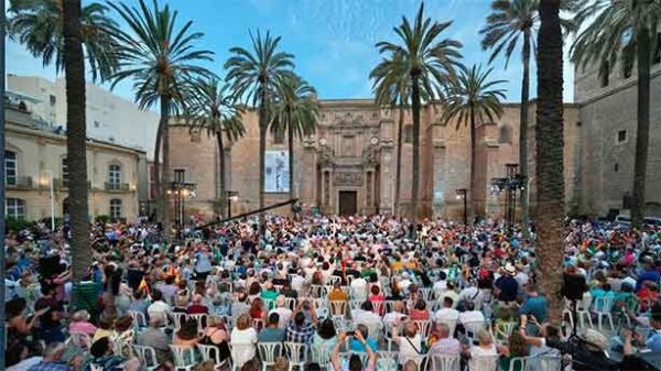 Ilusión y masiva asistencia a los actos de la campaña de Andalucía Avanza. (Foto: PP)