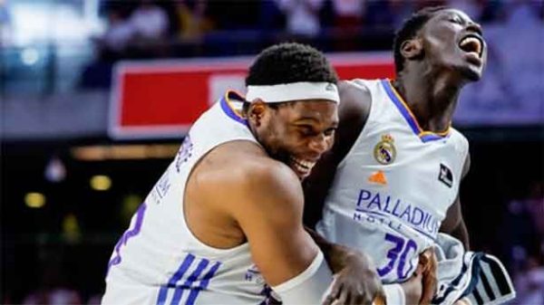 El Real Madrid dinamita al Bara y acaricia el título de la ACB. (Foto: @RMBaloncesto)
