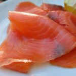 Tres lonchas de salmón ahumado para una ensalada excepcional. (Foto: Pixabay)