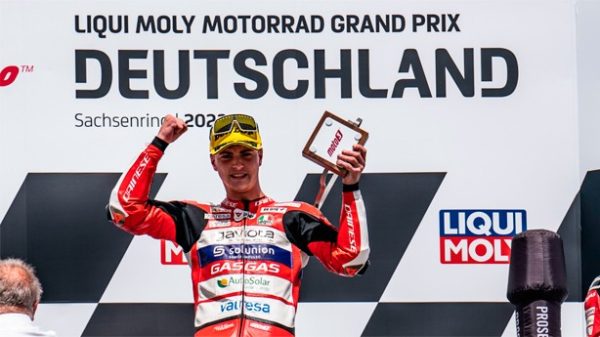 Gran victoria de Izan en el abarrotado Sachsenring. (@AsparTeam)