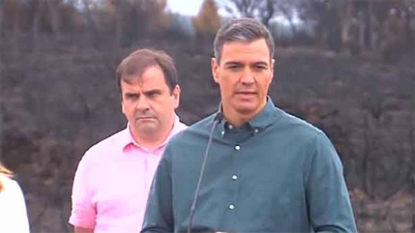 Sánchez en su visita a la sierra de la Culebra. (Foto: @LaMoncloa)