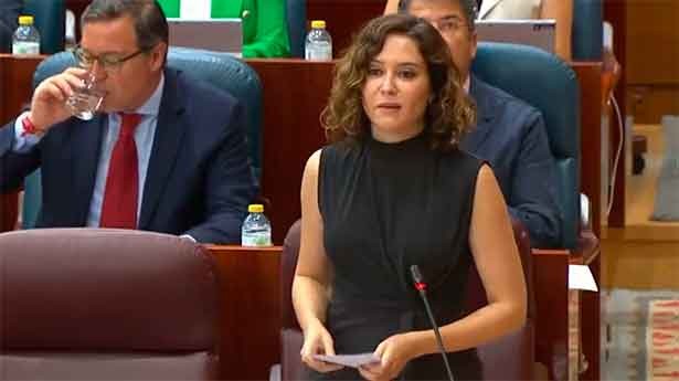 Isabel Díaz Ayuso ante el pleno de la Asamblea de Madrid. (Foto: @CdeM)
