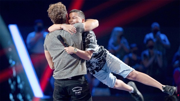 David Bisbal sumó a tres de las voces más codiciadas de la noche a su equipo. (Foto: Antena 3)