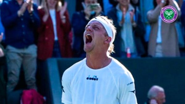 Alejandro Davidovich dio la campanda ganando a Hubert Hurkacz. (Foto: @Wimbledon)