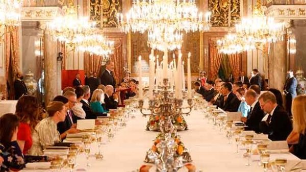 Cena de bienvenida en el comedor de gala del Palacio Real. (Foto: @CasaReal)