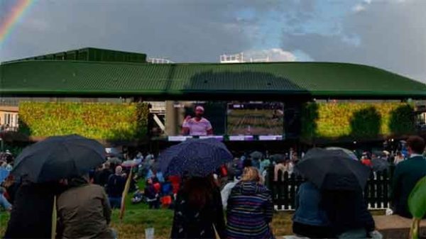 La lluvia paró 50 minutos el partido. (Foto: @Wimbledon)