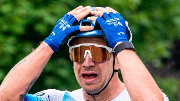Dylan Groenewegen se hizo con la disputadísima llegada al esprint. (Foto: @LeTour)