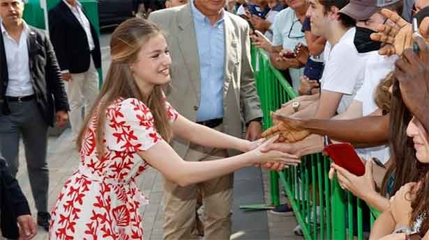 La Princesa Leonor recibió el cariño de los vecinos de Figueres. (Foto: @CasaReal)