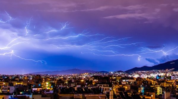 Tormentas secas y con lluvia en España. (Foto: Boboshow/Pixabay)