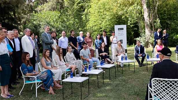 Los Reyes asistieron al taller de codificación