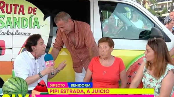 Accidentado estreno de Carlos Lozano y Sálvame sandía en Benidorm. (Foto: Telecinco)