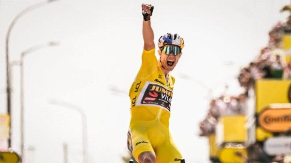 Primera victoria de etapa del líder. (Foto: @LeTour)