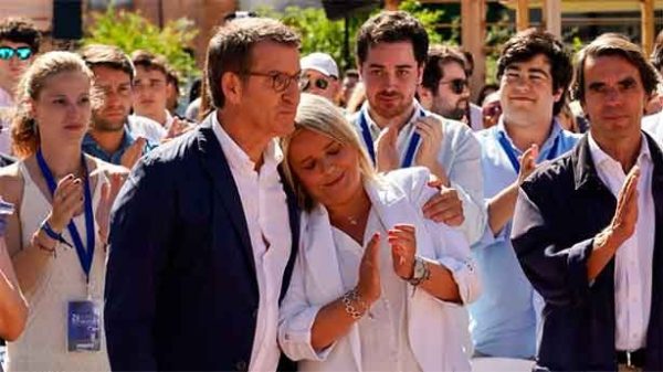 La delicadeza de Feijóo con la emoción y el dolor de Marimar. (Foto: PP)