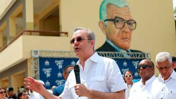 Luis Abinader ante el reto de poner coto al poder de las mafias que dañan a empresas e inversiones. (Foto: @LuisAbinader)