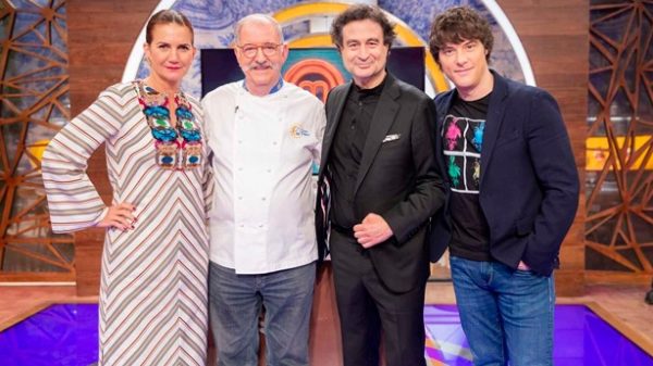 El jurado con el chef y amigo del programa