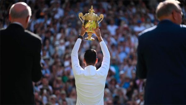 Djokovic remontó a Kyrgios y logró su 21 victoria en un Grand Slam. (Foto: @Wimbledon)