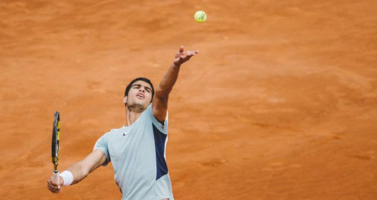 Carlos Alcaraz da el primer paso en la defensa del torneo de Umag
