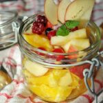 Macedonia de frutas con una salsa ligera de yogur y menta Macedonia de frutas con una salsa ligera de yogur y menta