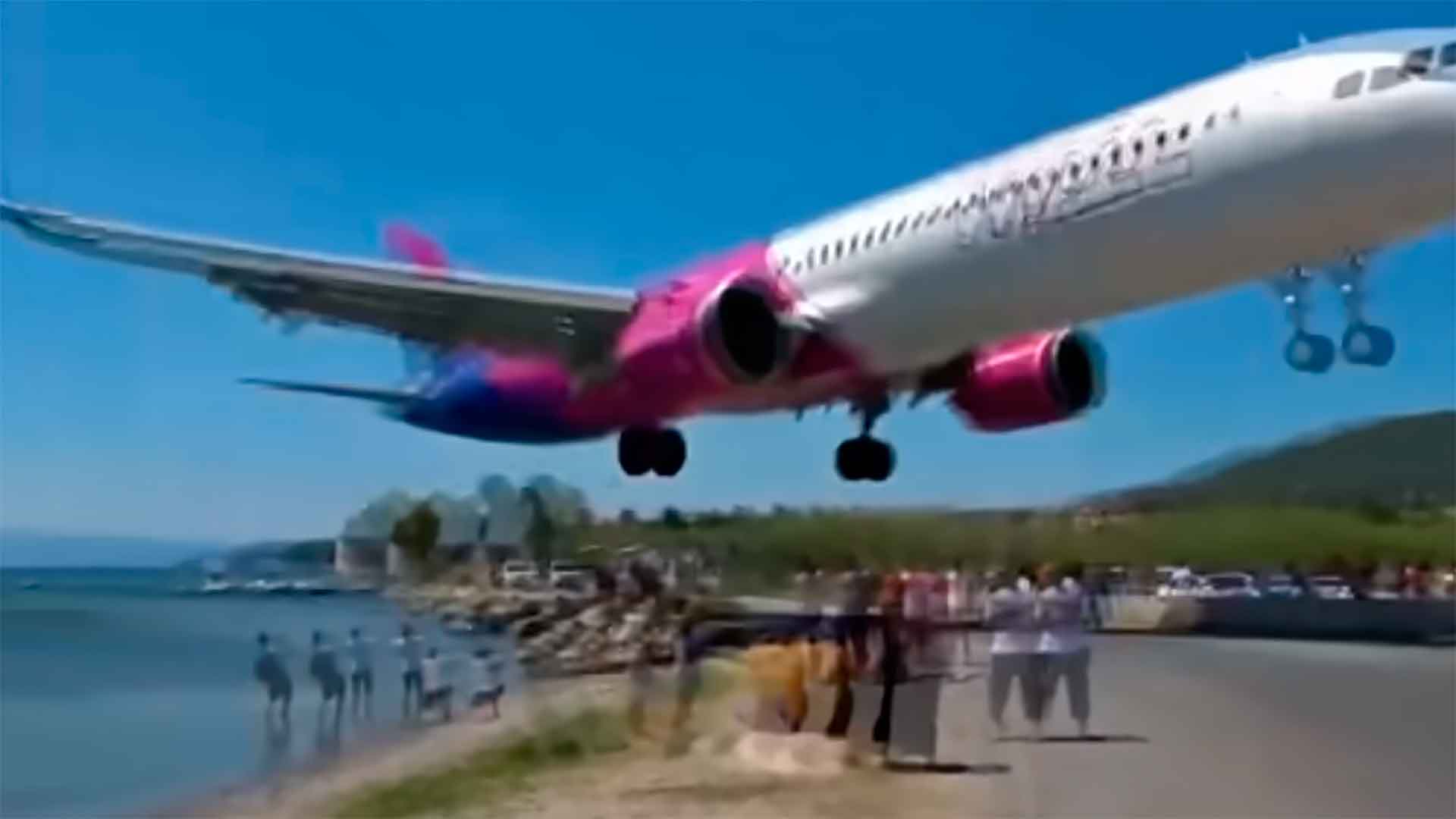 Wizz Air, dispuesta a usar la vía del Golfo para volar a Moscú y desafiar a Von der Leyen