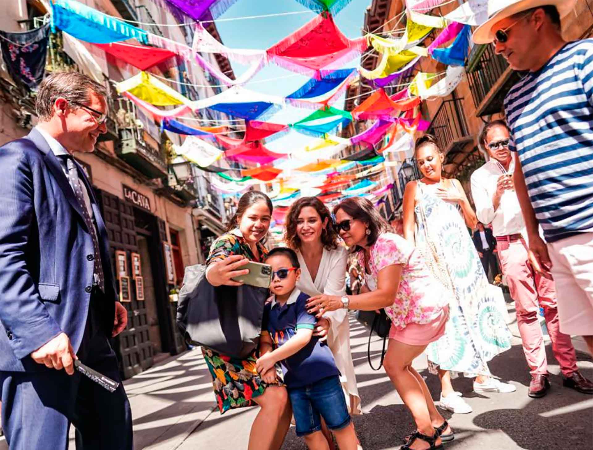 Ayuso anuncia la rebaja al 50% el precio de los abonos de transporte desde septiembre