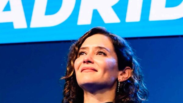 Ayuso exige a Sánchez que Teresa Ribera se reúna con los consejeros ante el caos Ayuso exige a Sánchez que Teresa Ribera se reúna con los consejeros ante el caos