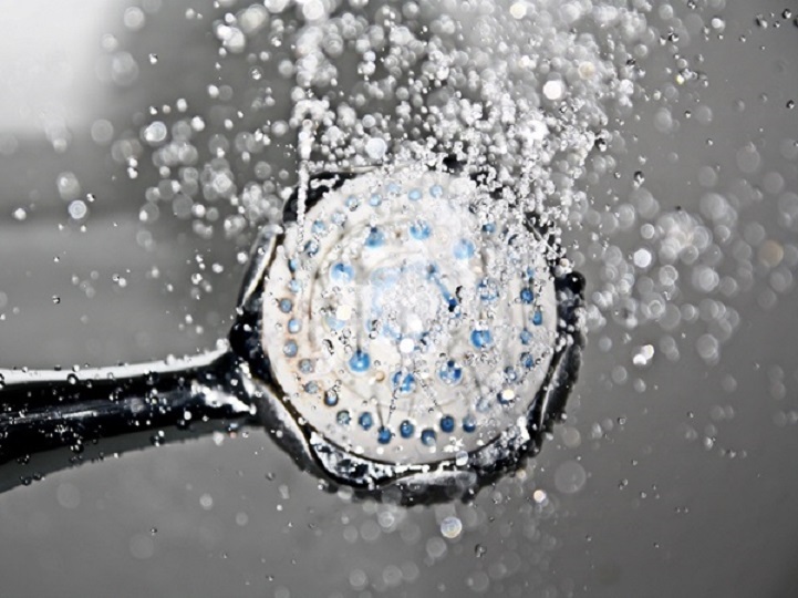 Ducharse con agua fría: beneficios para la salud