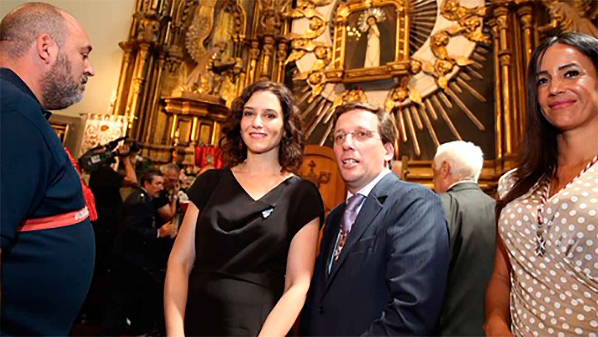 Laura Gómez e Inmaculada Galván con los focos en la Patrona popular de los madrileños