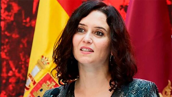 Ayuso insta a Sánchez a que reduzca 20.000 millones de sus 22 ministerios de PSOE y Podemos Ayuso insta a Sánchez a que reduzca 20.000 millones de sus 22 ministerios de PSOE y Podemos