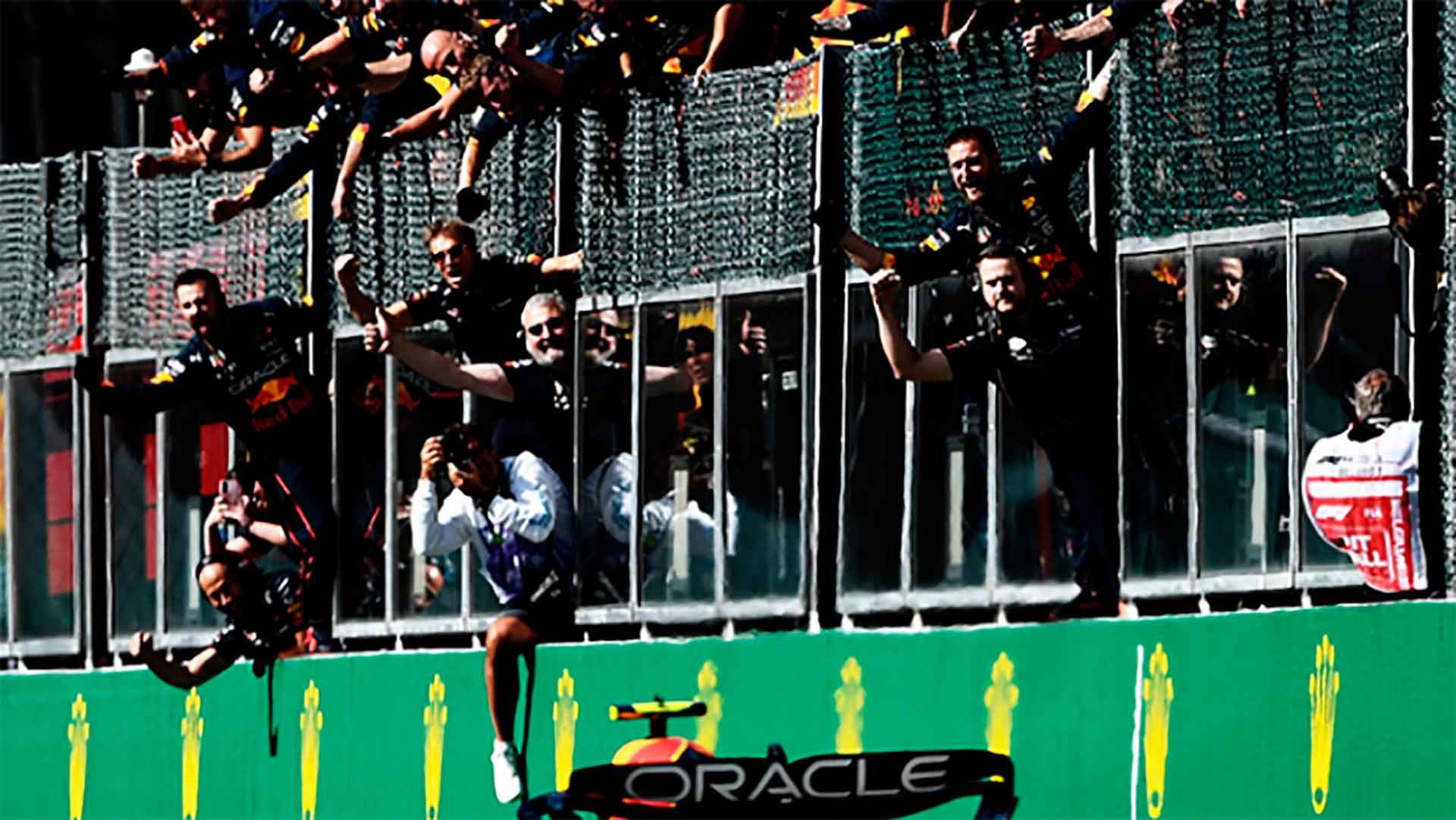 Verstappen se impone con Sainz tercero, y Hamilton y Alonso choque con insultos