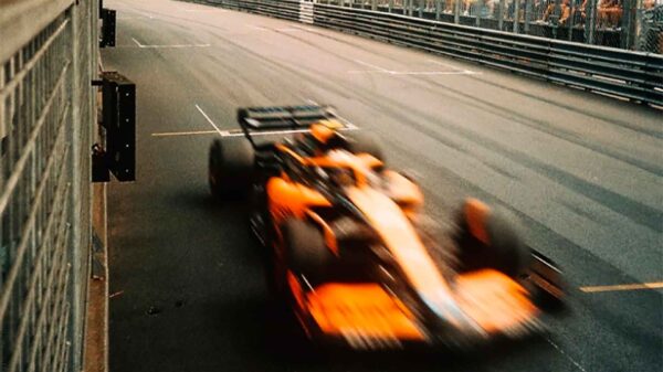 Fin de Daniel Ricciardo y esperando en McLaren a Piastri junto a Fernando Alonso