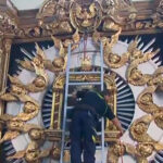 Los bomberos bajarán a la Virgen de la Paloma del altar, en directo en Telemadrid Los bomberos bajarán a la Virgen de la Paloma del altar, en directo en Telemadrid