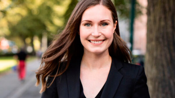 La primera ministra finlandesa, Sanna Marin, se divierte